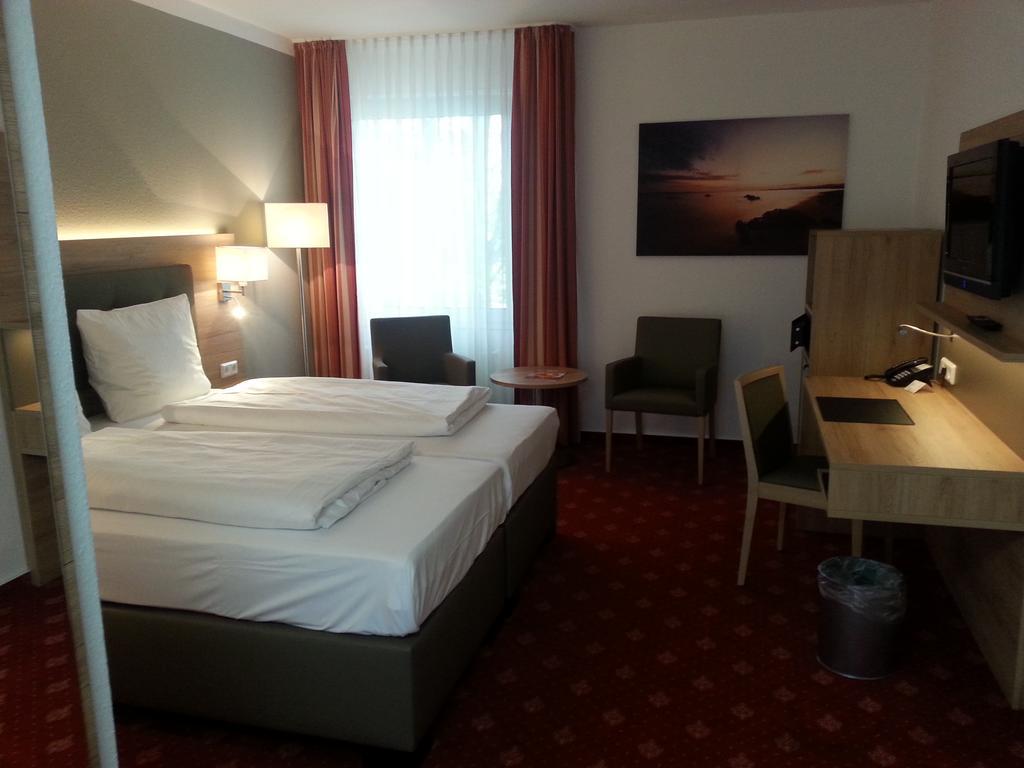 Hotel Novostar Гёттинген Экстерьер фото