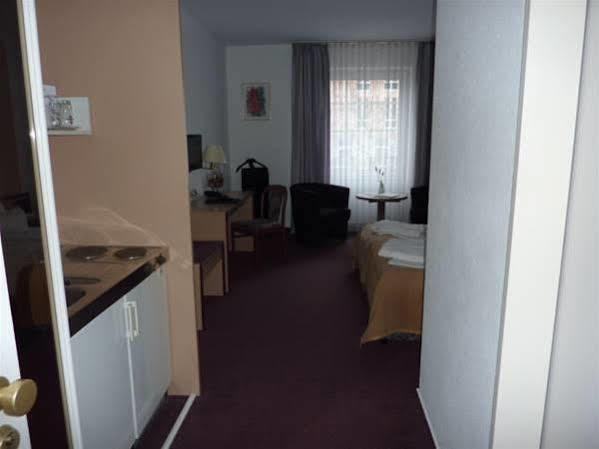 Hotel Novostar Гёттинген Экстерьер фото