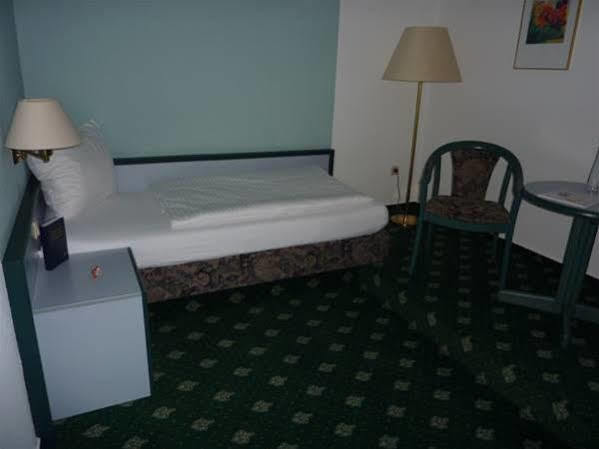 Hotel Novostar Гёттинген Экстерьер фото