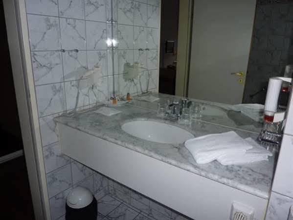 Hotel Novostar Гёттинген Экстерьер фото