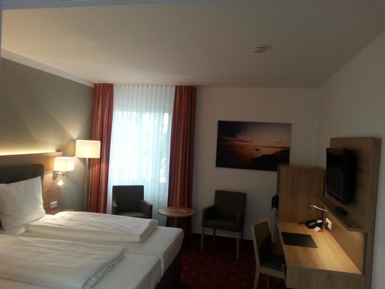 Hotel Novostar Гёттинген Экстерьер фото